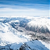  Cień wielkiej góry, czyli poranny widok z Aiguille du Midi na Chamonix. Fot. P. Drożdż