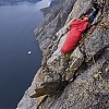  Filmowy biwak podobny do innych biwaków, scena kręcona 600m nad fjordem na scanie Thumbnaila, fot. David Kaszlikowski (Verticalvision.pl)