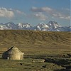  Kirgizja - krajobraz typowy. W drodze do cywilizacji. Fot. Michał Kasprowicz