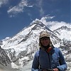  Anna Lichota na tle Everestu