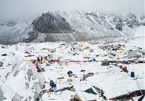 Tragiczne trzęsienie ziemi w Nepalu i lawina pod Everestem