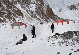 Mur Alexa pod K2, czyli huragan wstrzymuje akcję górską!