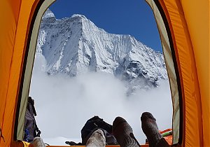 Adam Bielecki aklimatyzuje się na Langtang Lirung (7227 m n.p.m.) - Black Yak Annapurna Expedition 2019