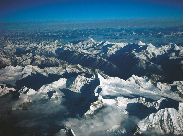 Kajaqiao z okna samolotu podczas podrózy z Lhasa do Chengdu 